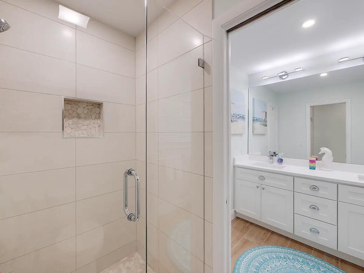 PALM BEACH SHORES - Residential Income