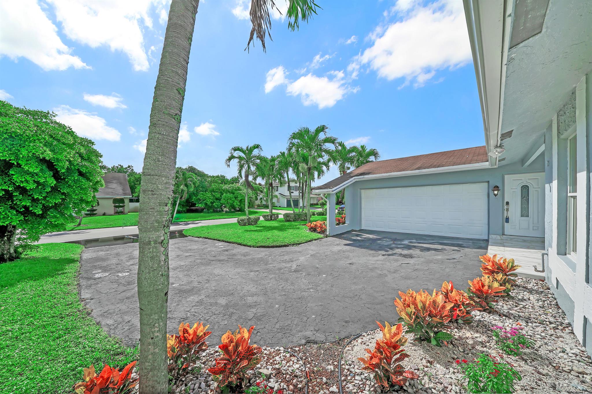 CHATELAINE - Residential Lease