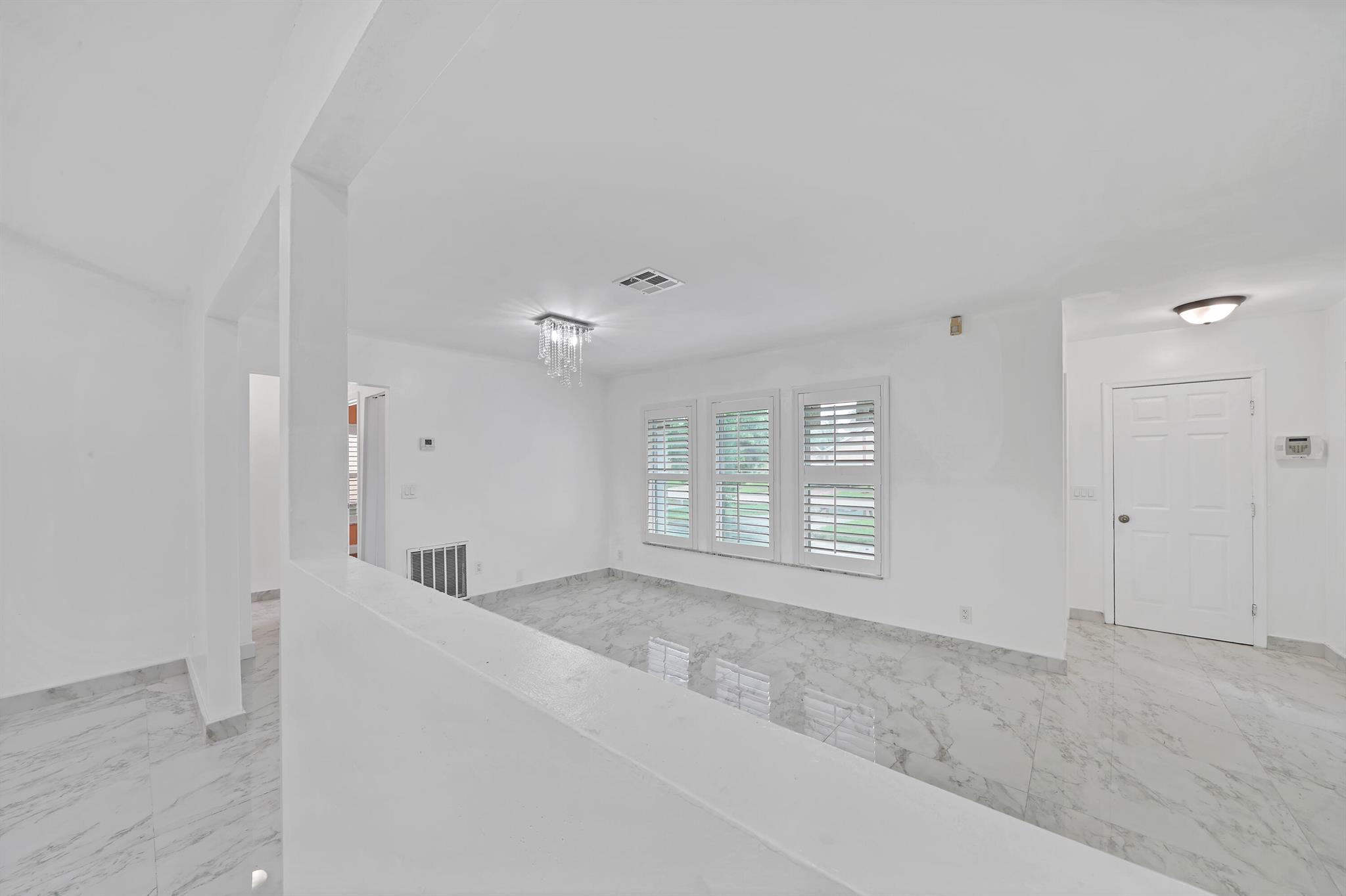 CHATELAINE - Residential Lease