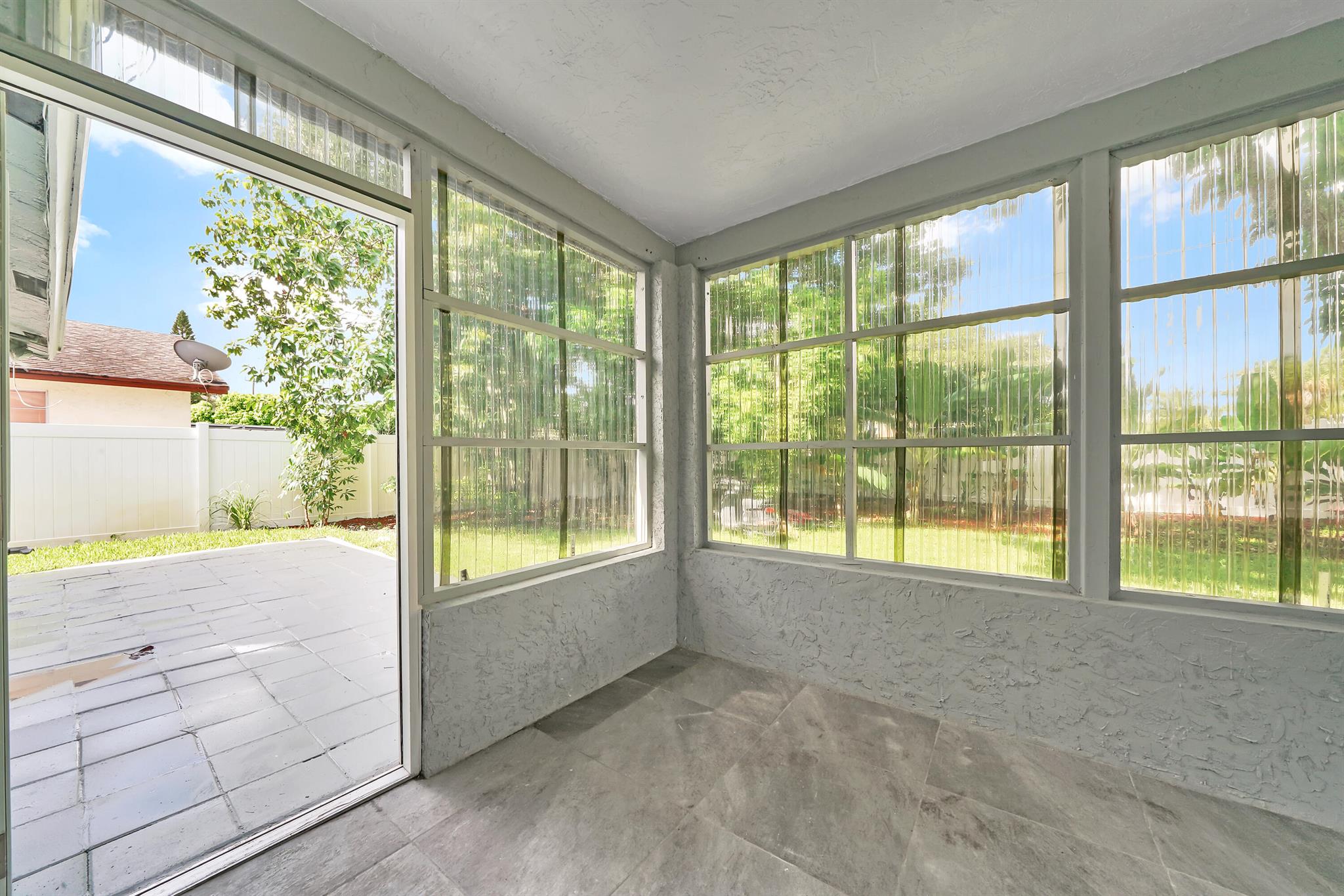 CHATELAINE - Residential Lease