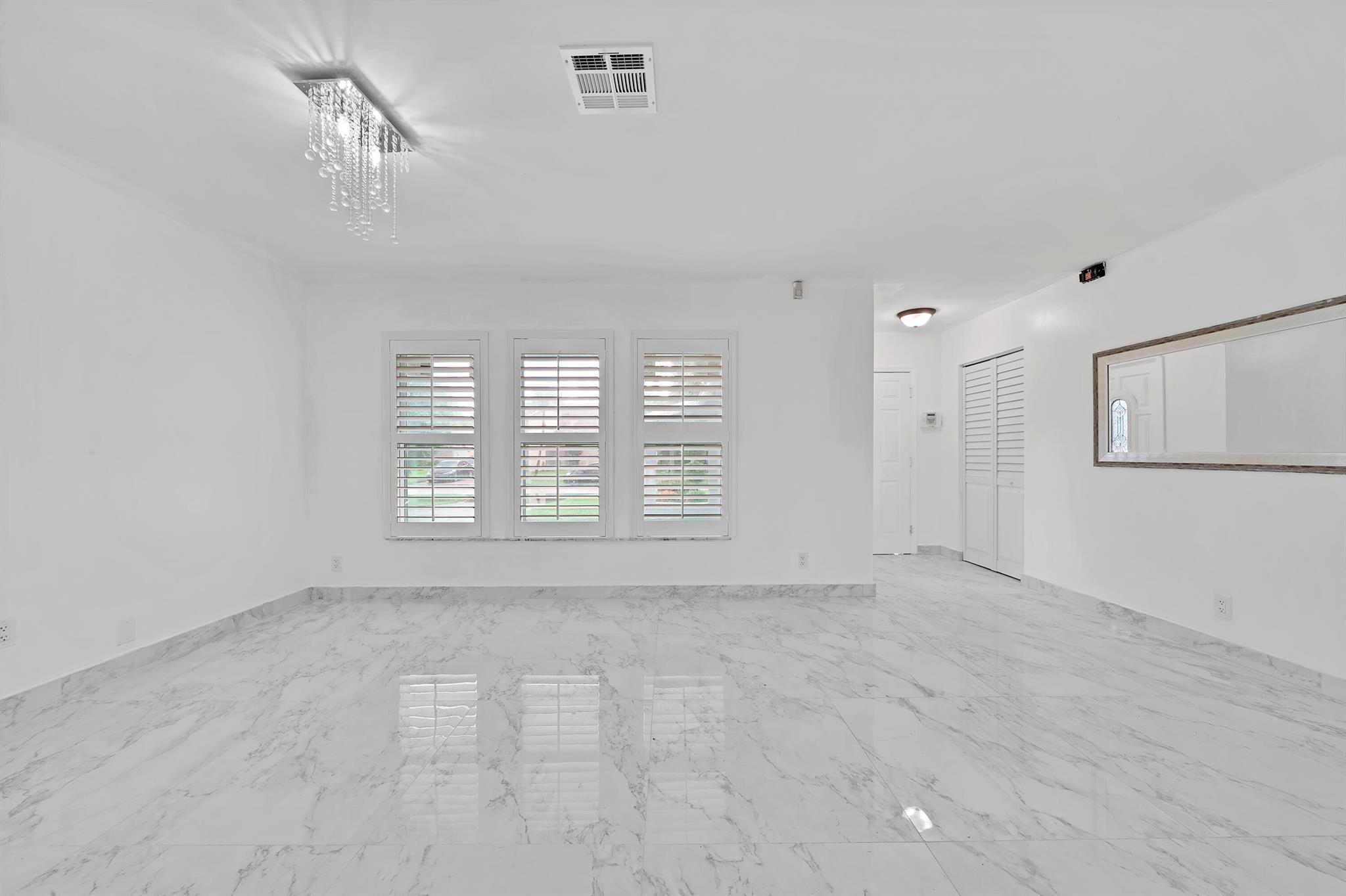 CHATELAINE - Residential Lease