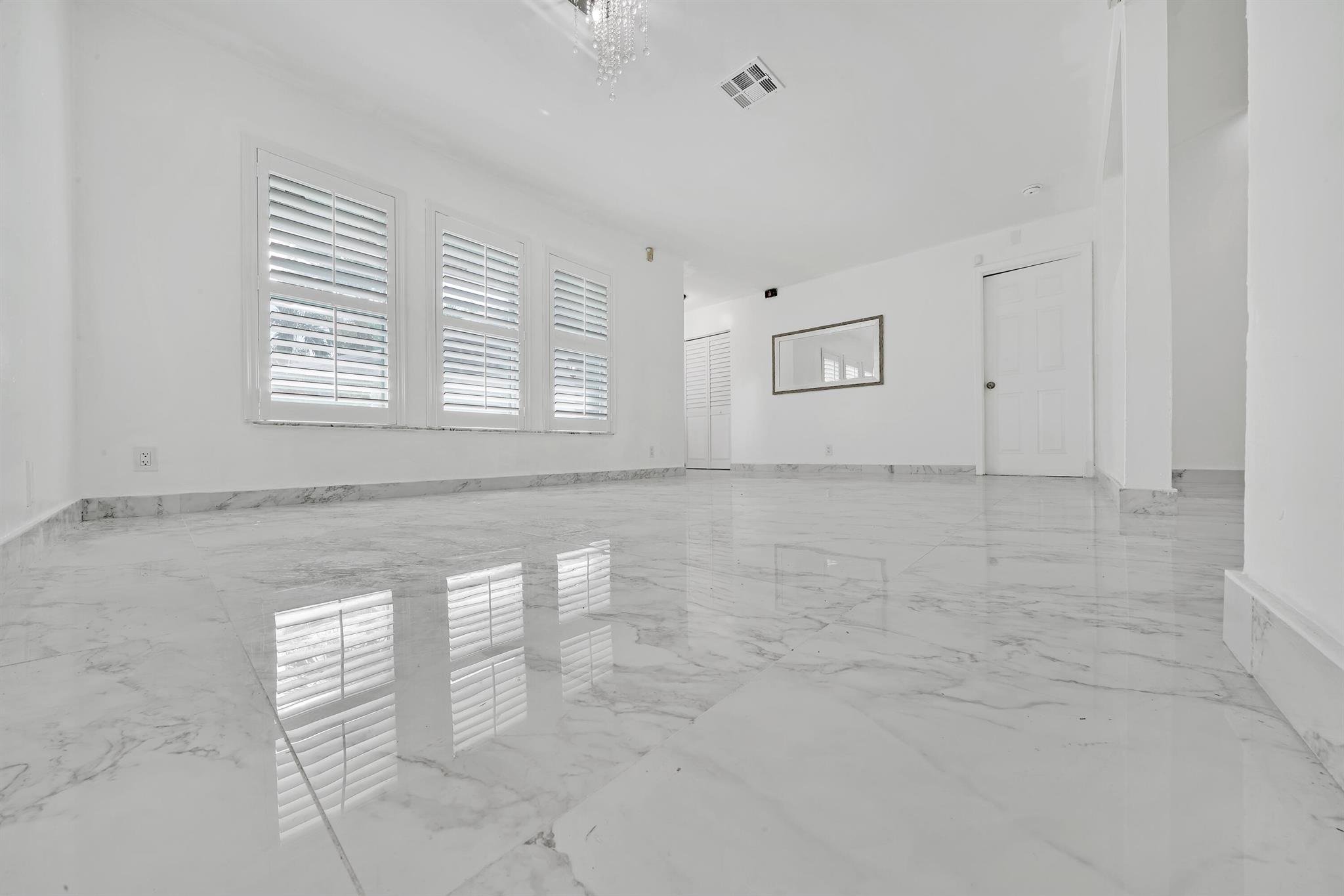 CHATELAINE - Residential Lease