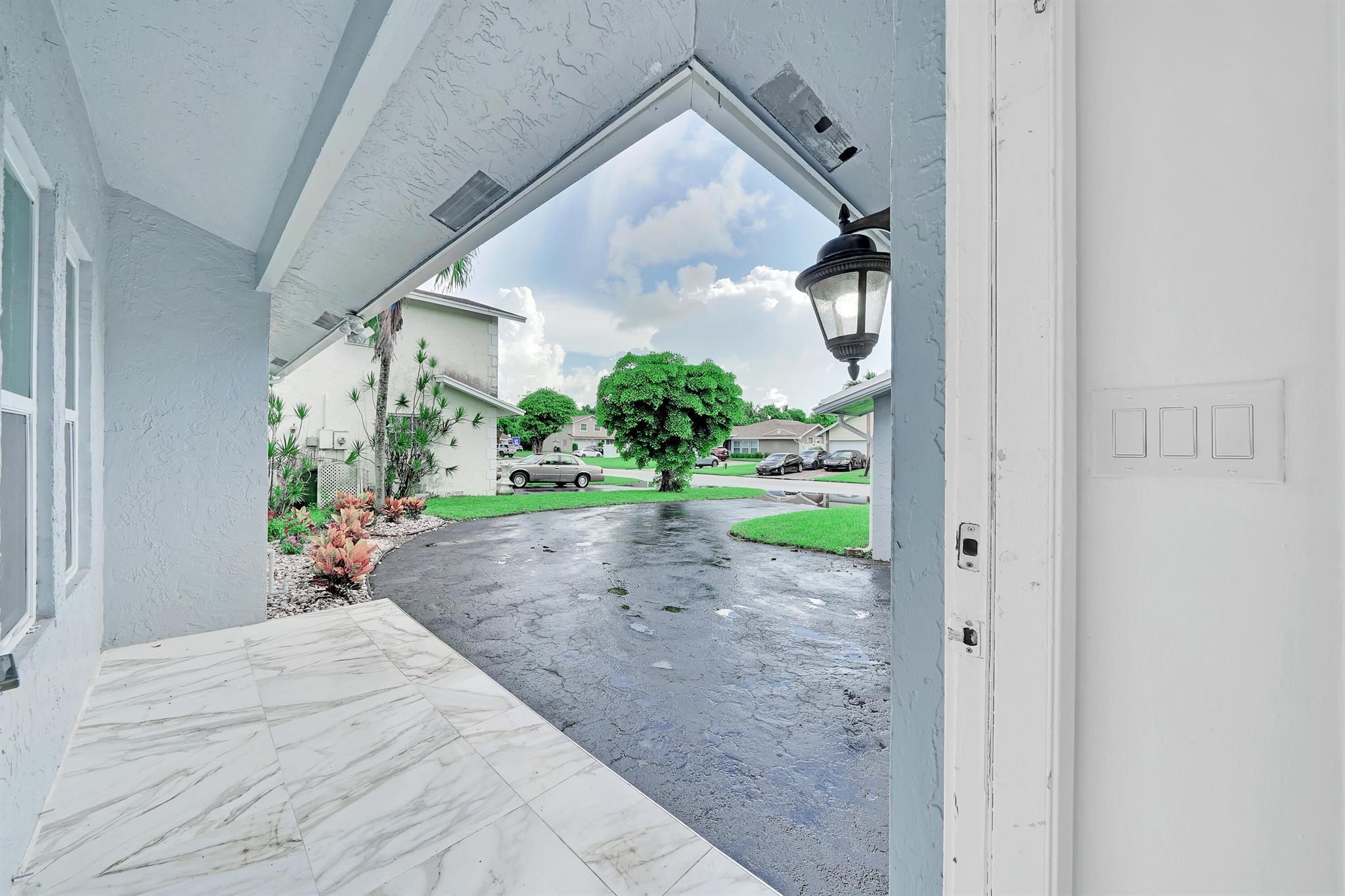 CHATELAINE - Residential Lease