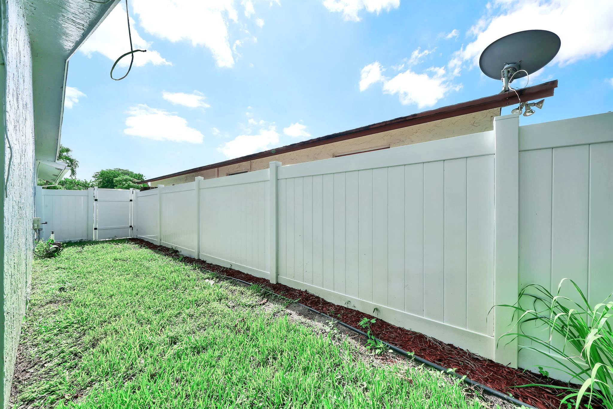 CHATELAINE - Residential Lease