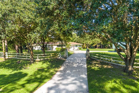 Photo of 8645 Square Lake Drive, Palm Beach Gardens, FL 33418 (MLS # B26067889)
