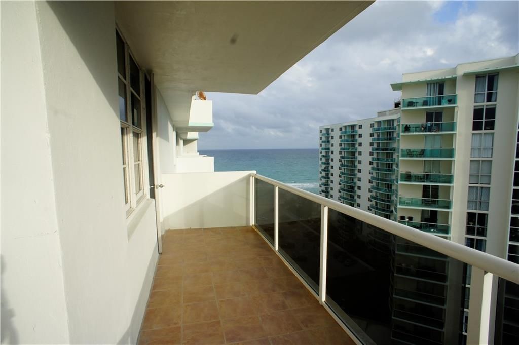 Photo of 3725 S Ocean Dr #1424, Hollywood, FL 33019 (MLS # F10286413)