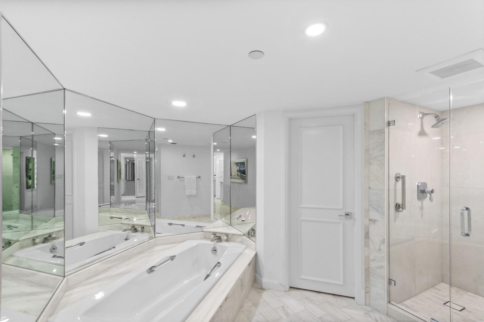 OLD PORT COVE LAKE POINT TOWER - Residential