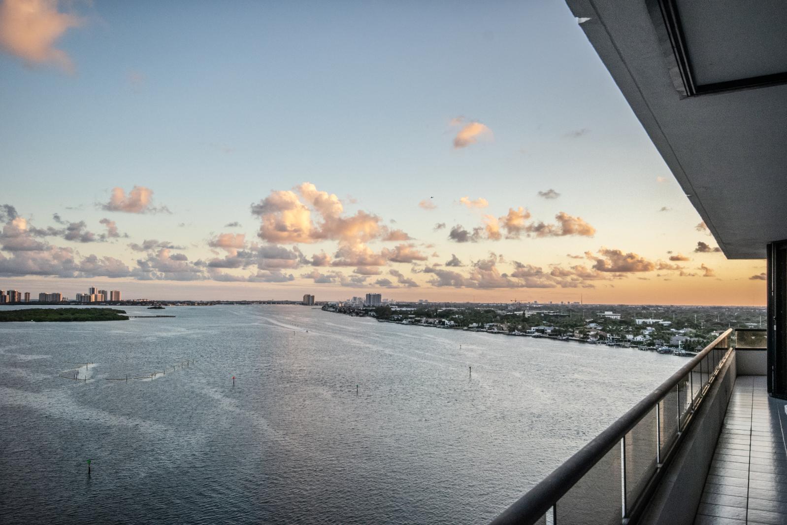 OLD PORT COVE LAKE POINT TOWER - Residential