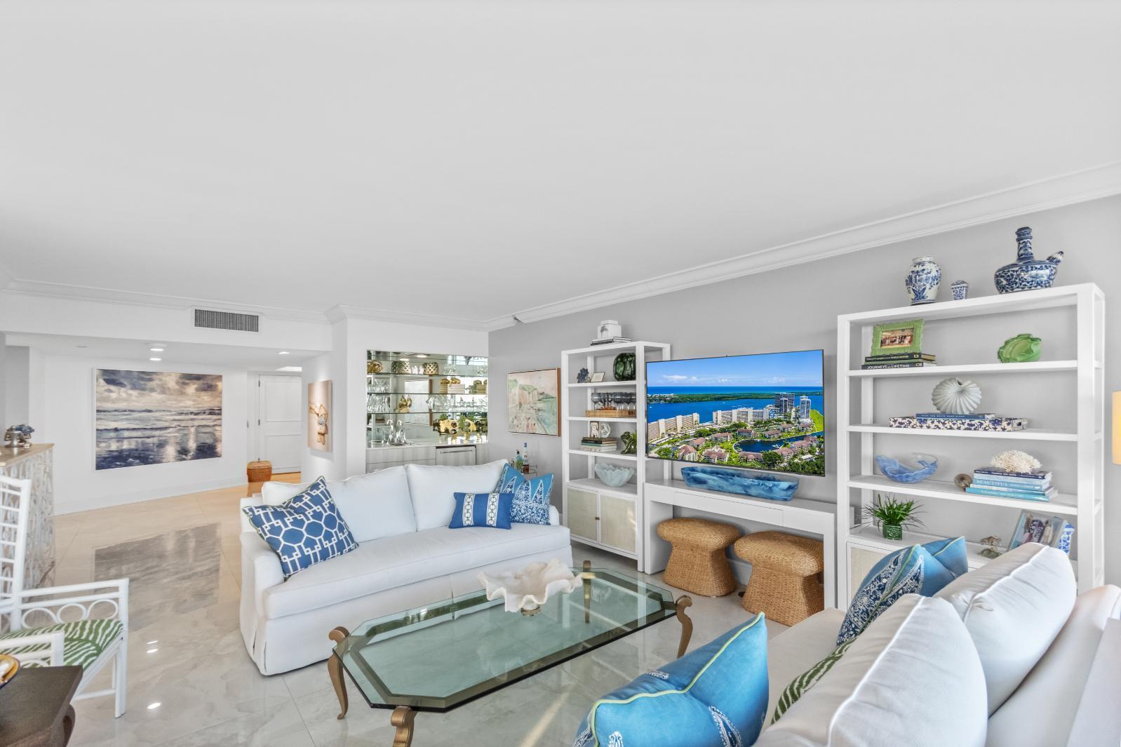 OLD PORT COVE LAKE POINT - Residential