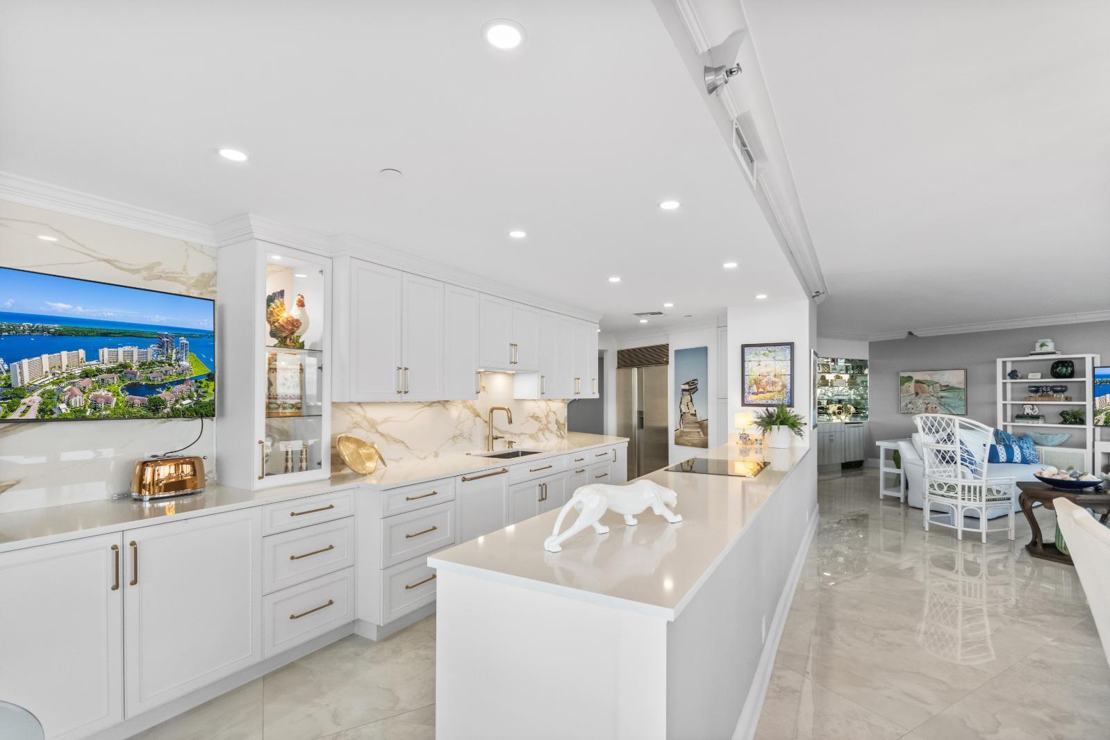 OLD PORT COVE LAKE POINT - Residential