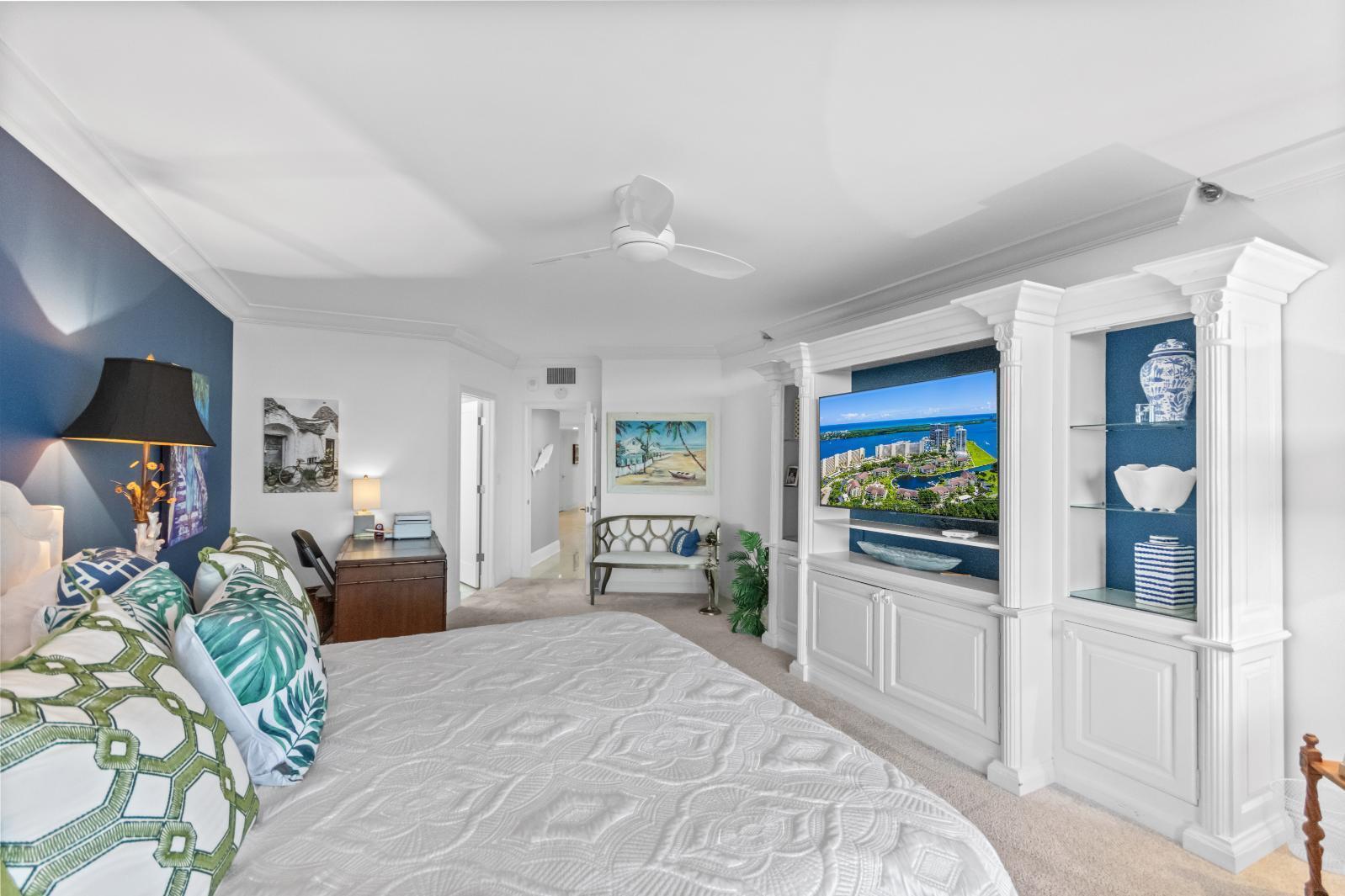 OLD PORT COVE LAKE POINT - Residential