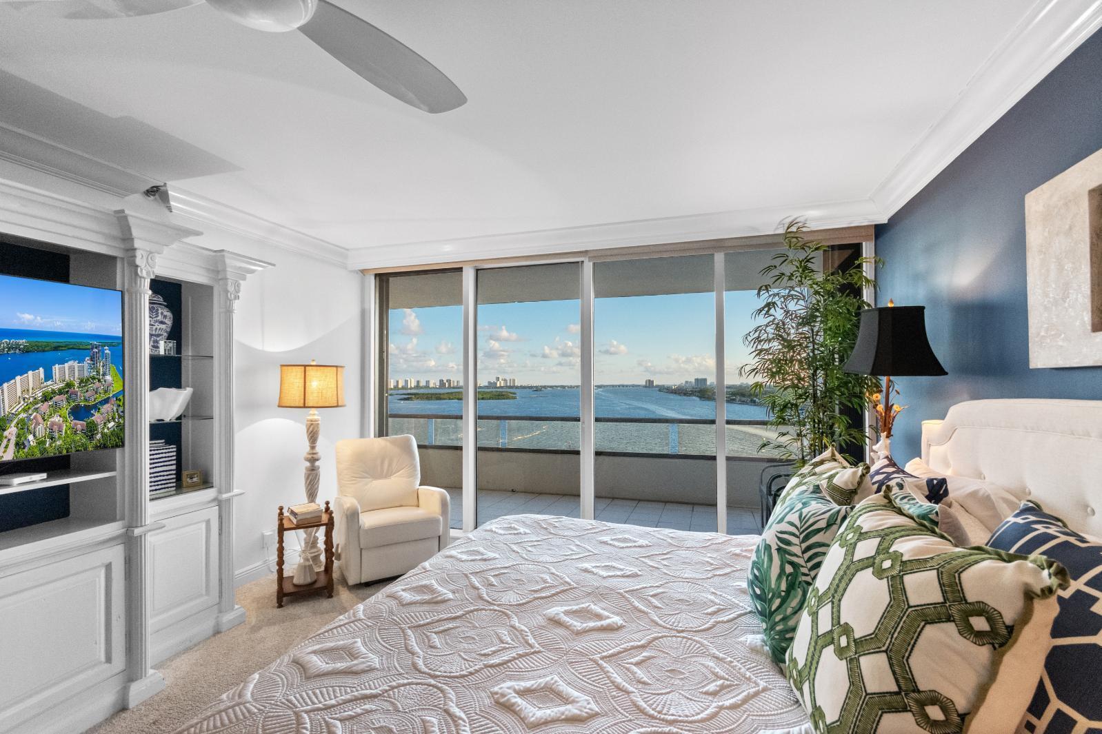 OLD PORT COVE LAKE POINT - Residential