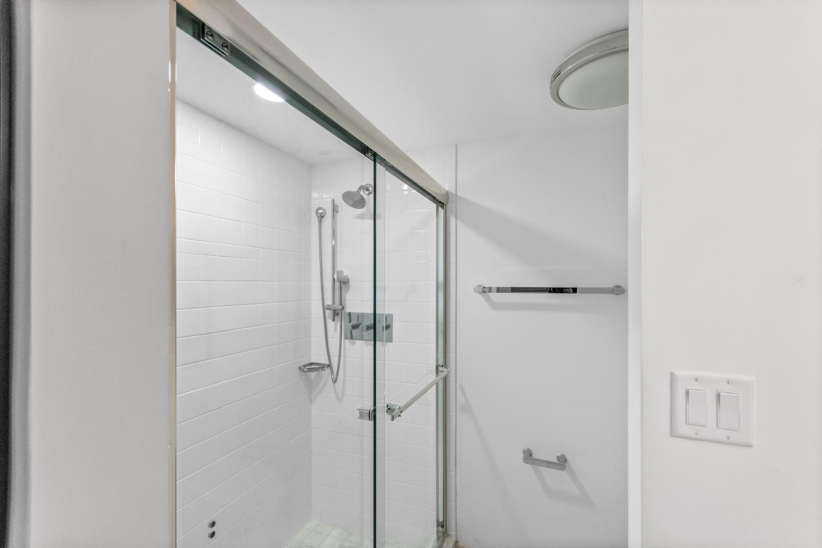 OLD PORT COVE LAKE POINT TOWER - Residential