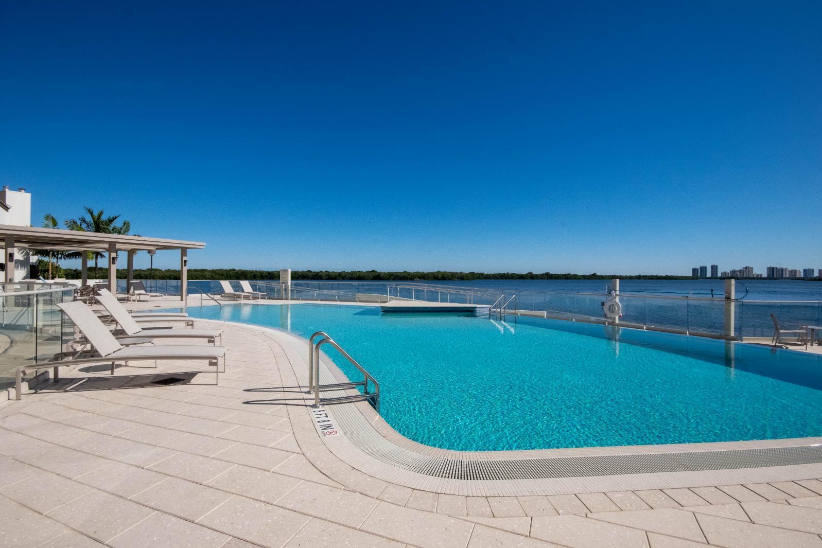 OLD PORT COVE LAKE POINT TOWER - Residential