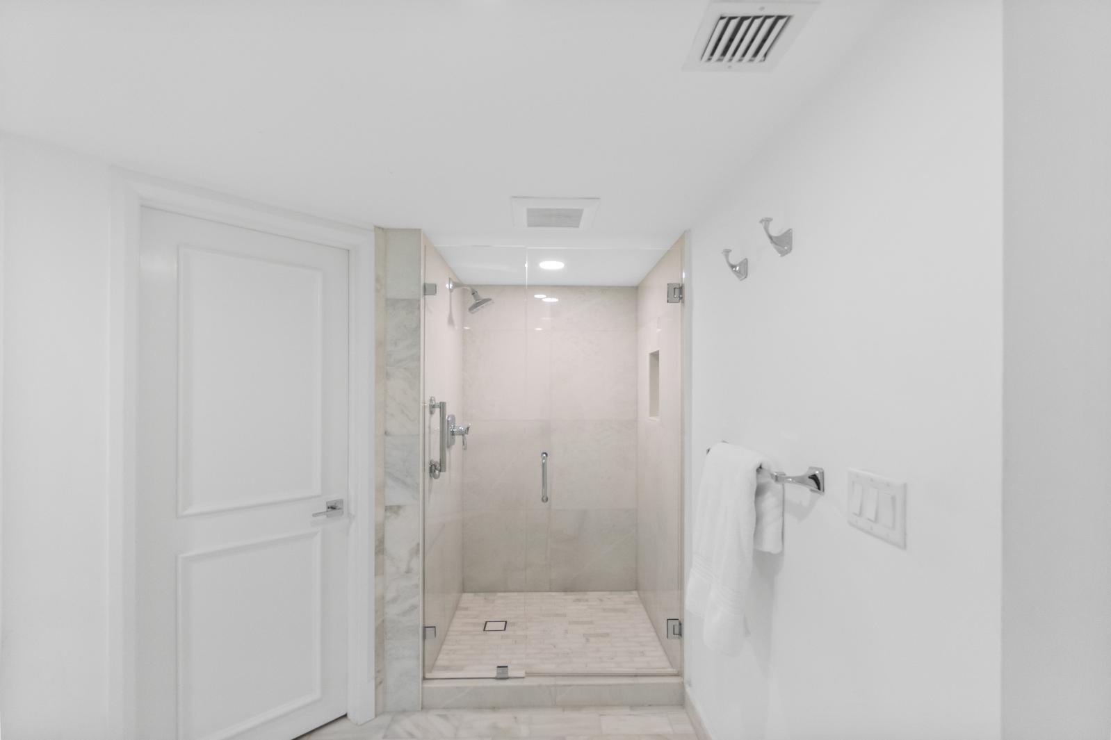 OLD PORT COVE LAKE POINT TOWER - Residential