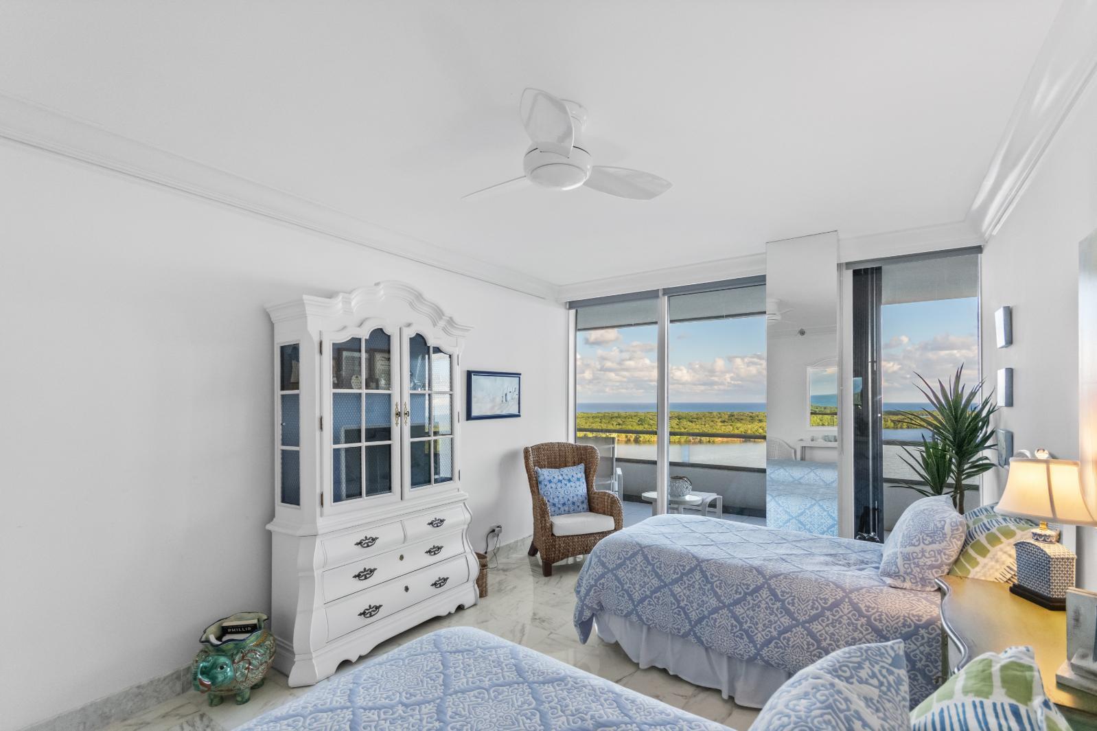 OLD PORT COVE LAKE POINT - Residential