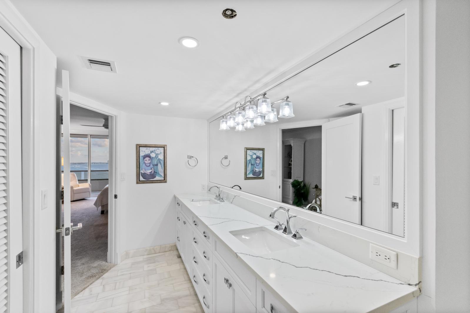 OLD PORT COVE LAKE POINT TOWER - Residential