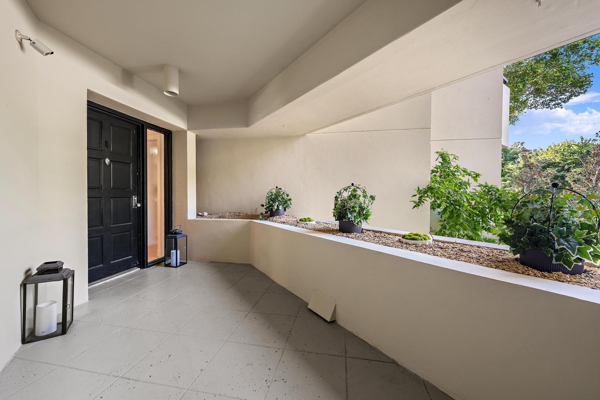 1124 MARINE Way W D2R