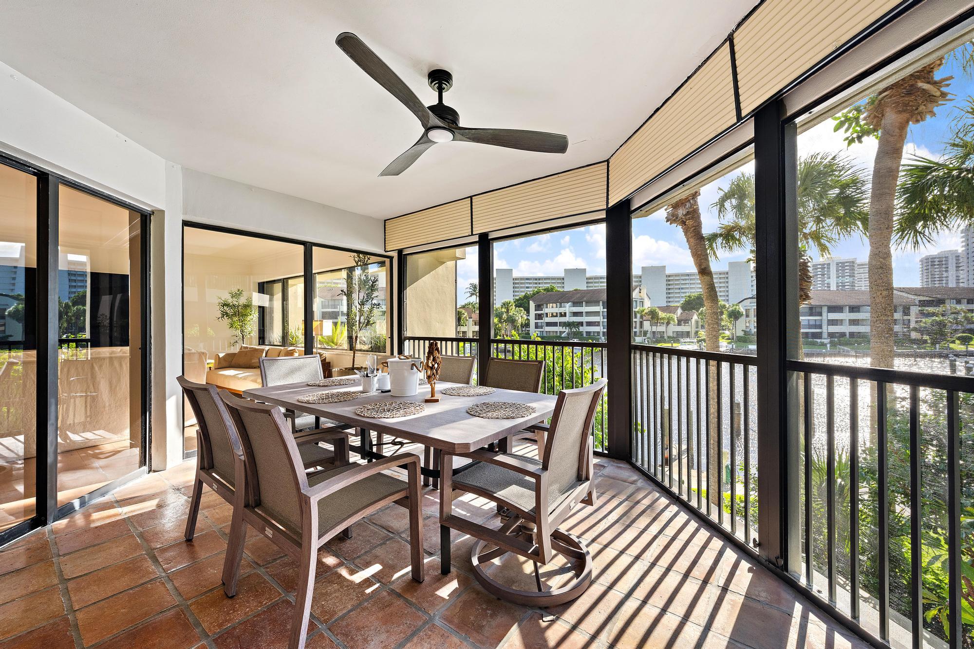 1124 MARINE Way W D2R