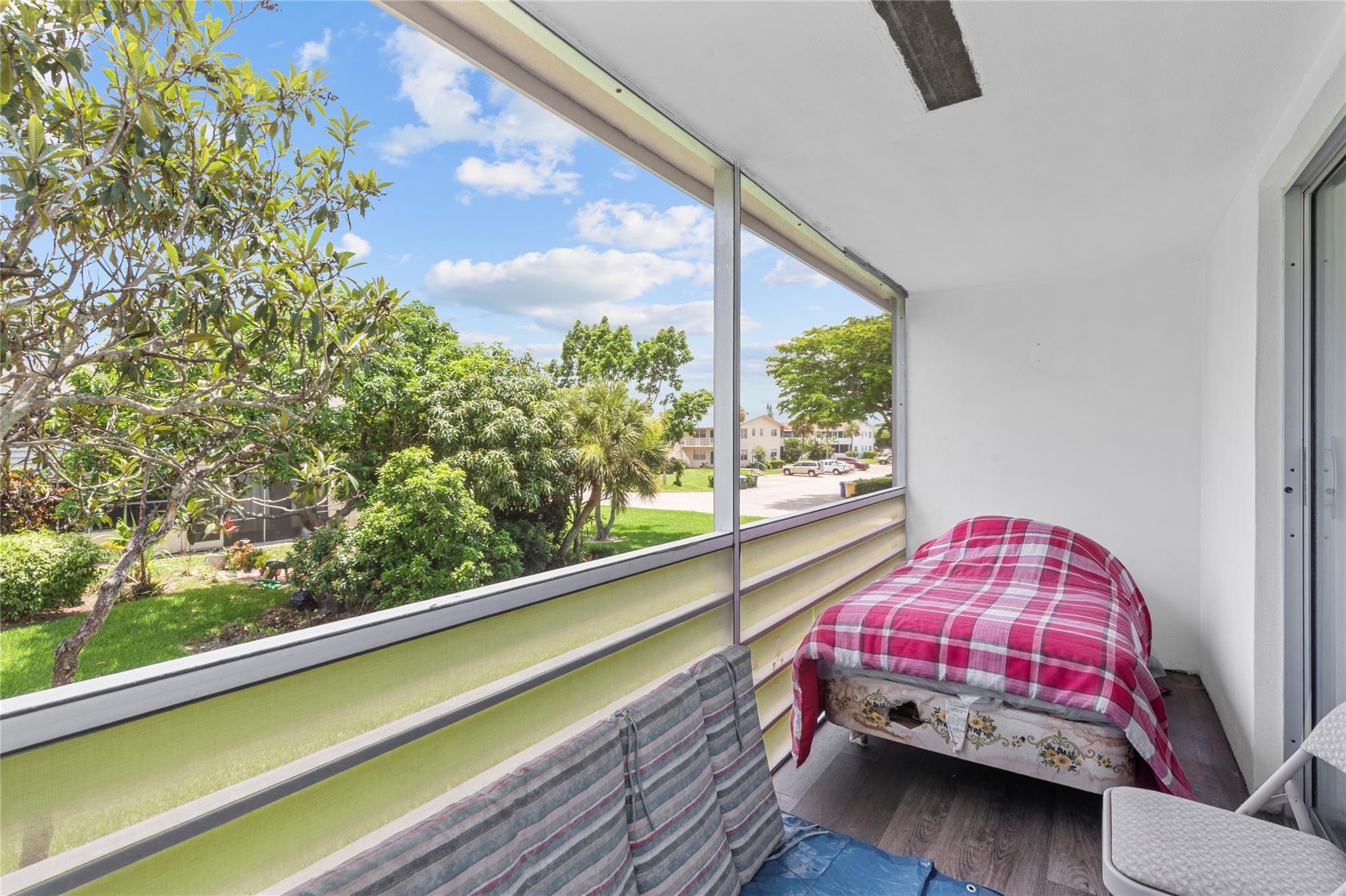 34 Kingswood B B