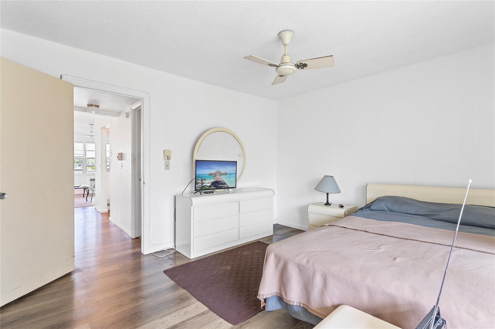 34 Kingswood B B