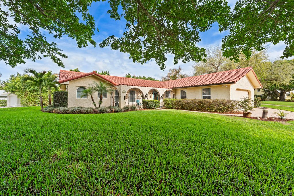 Photo of 4176 SE Fairway Court, Stuart, FL 34997 (MLS # B26004873)