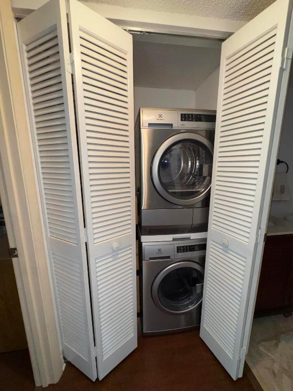 SAND DOLLAR VILLAS CONDOMINIUM B - Residential