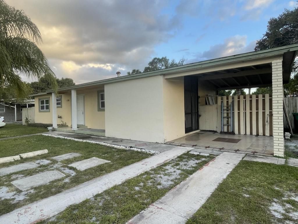 Photo of 128 SE Prima Vista Boulevard, Port Saint Lucie, FL 34983 (MLS # R10930318)