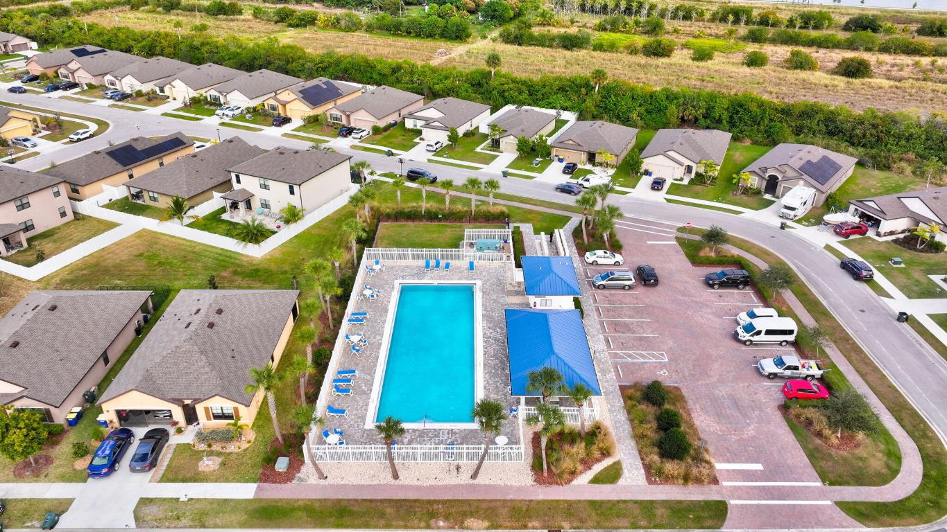 CELEBRATION POINTE - Residential