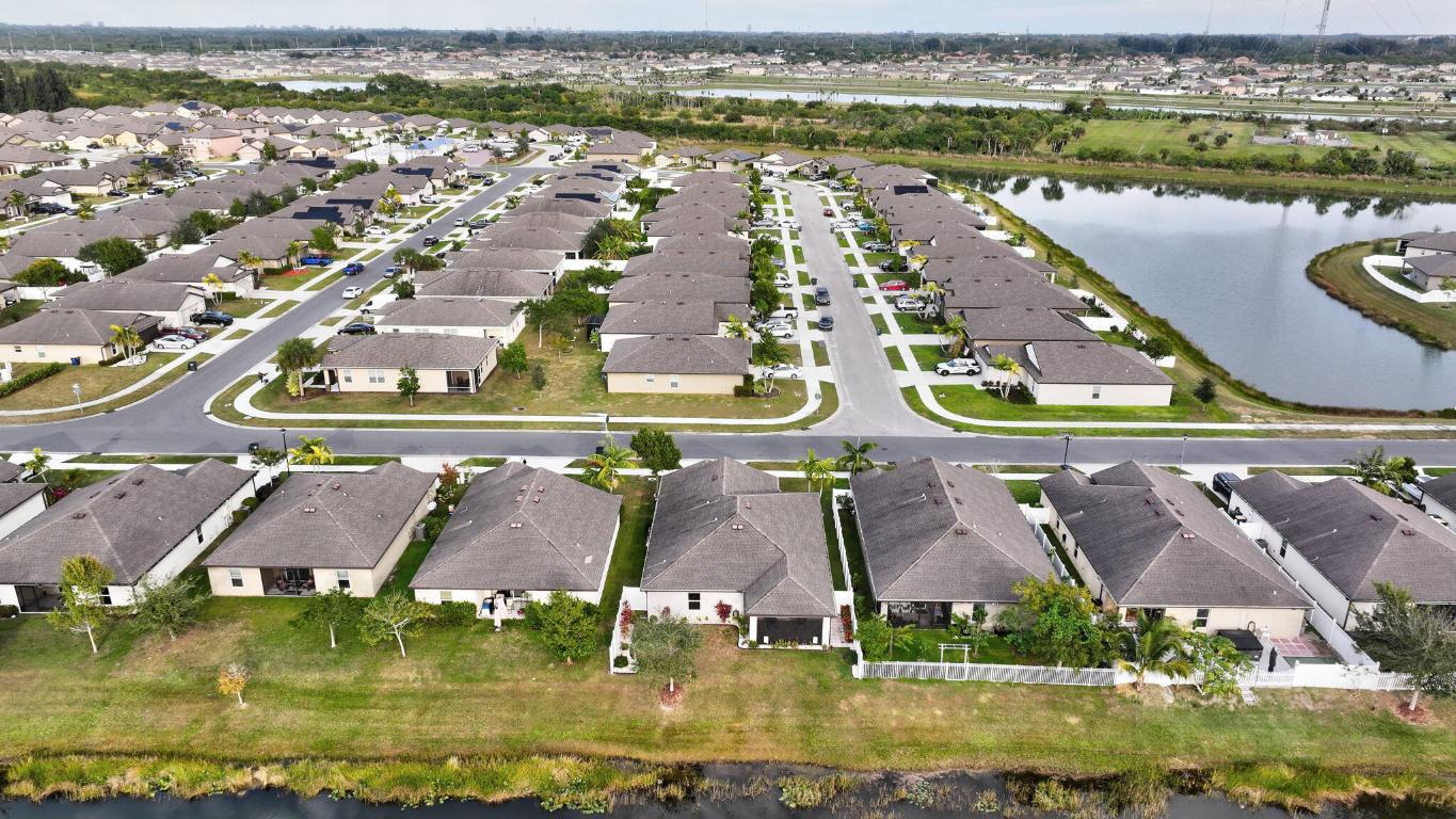 CELEBRATION POINTE - Residential