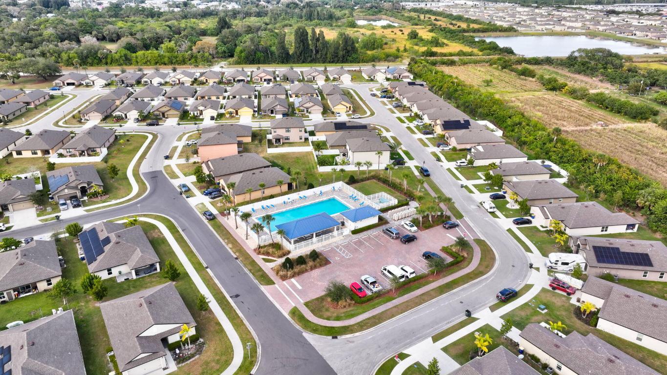 CELEBRATION POINTE - Residential