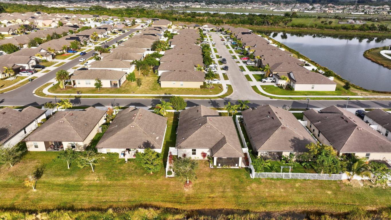 CELEBRATION POINTE - Residential