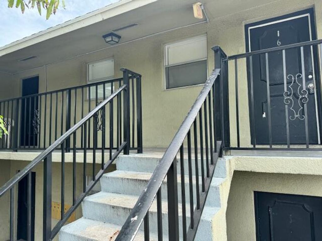 Photo of 1709 S Federal Highway #6, Lake Worth Beach, FL 33460 (MLS # R11129942)