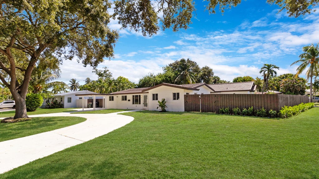Photo of 4000 NE 22ND Avenue, Lighthouse Point, FL 33064 (MLS # B26071519)