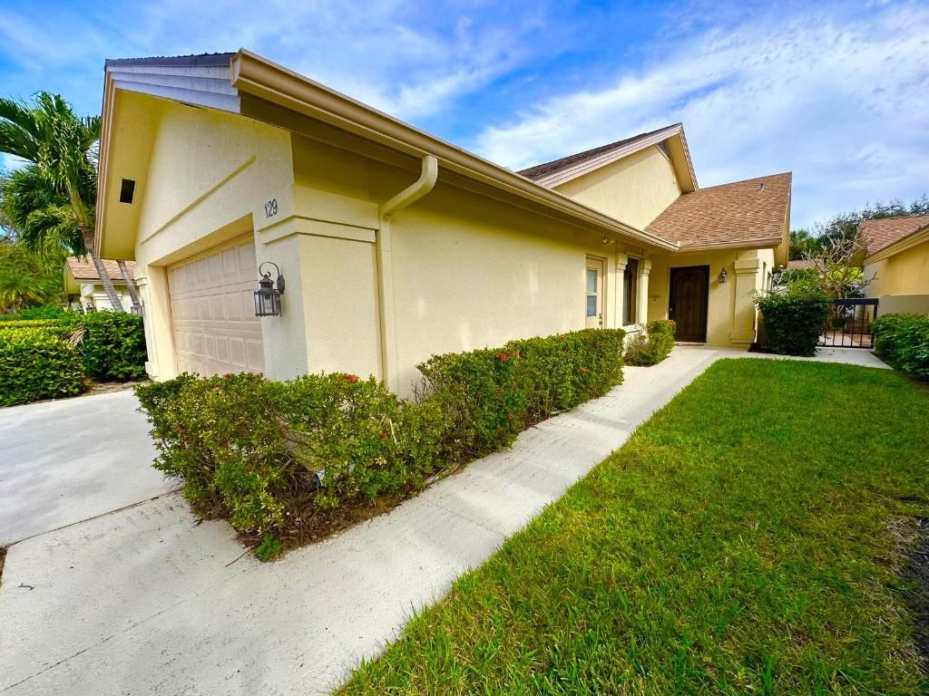 Photo of 129 Harbourside Circle, Jupiter, FL 33477 (MLS # R10949891)