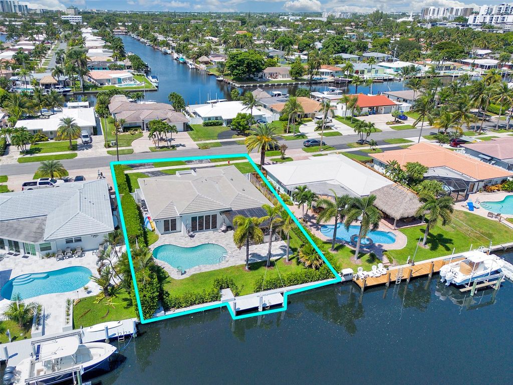 Photo of 320 SE 5th Ave, Pompano Beach, FL 33060 (MLS # F10533923)