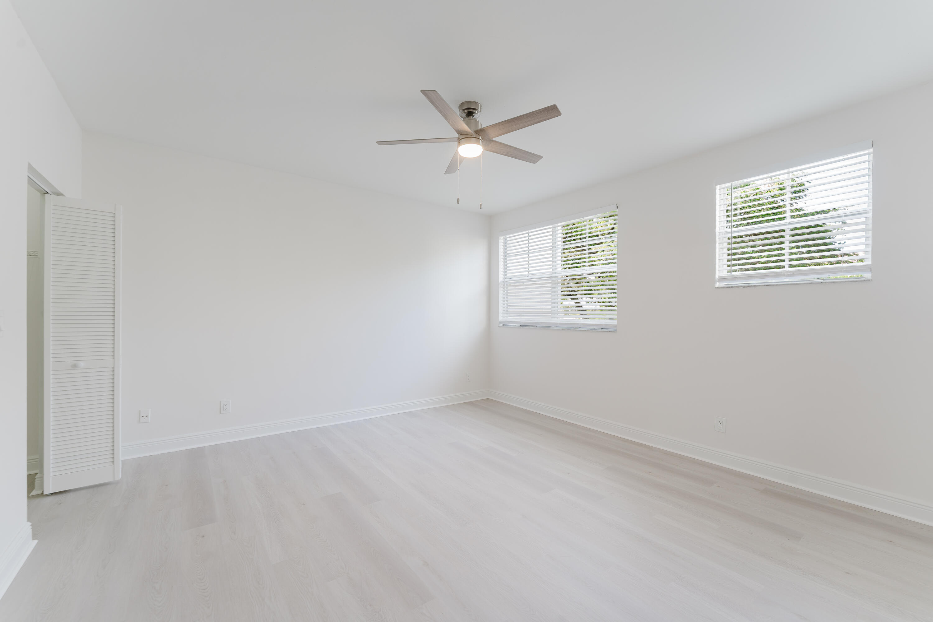 ESTADA OF LOS PASEOS - Residential Lease