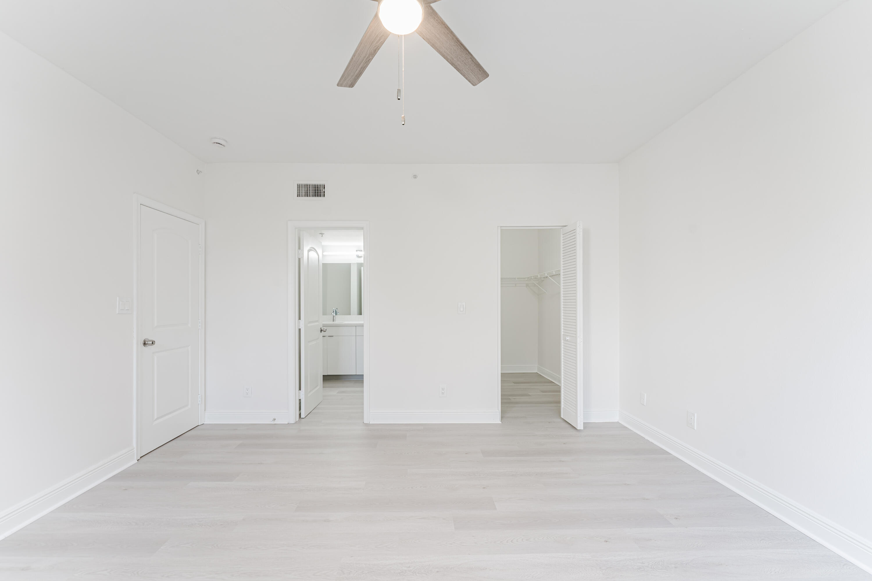 ESTADA OF LOS PASEOS - Residential Lease