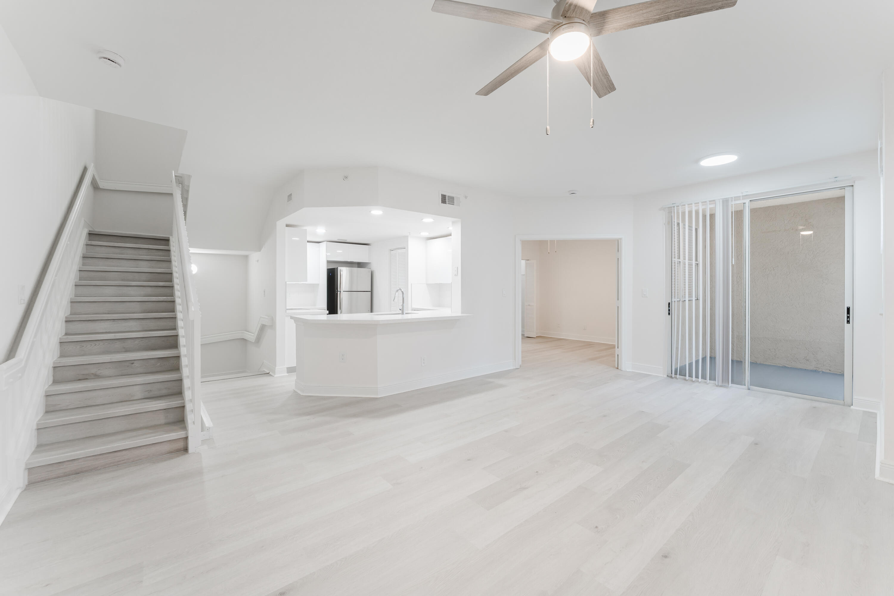 ESTADA OF LOS PASEOS - Residential Lease