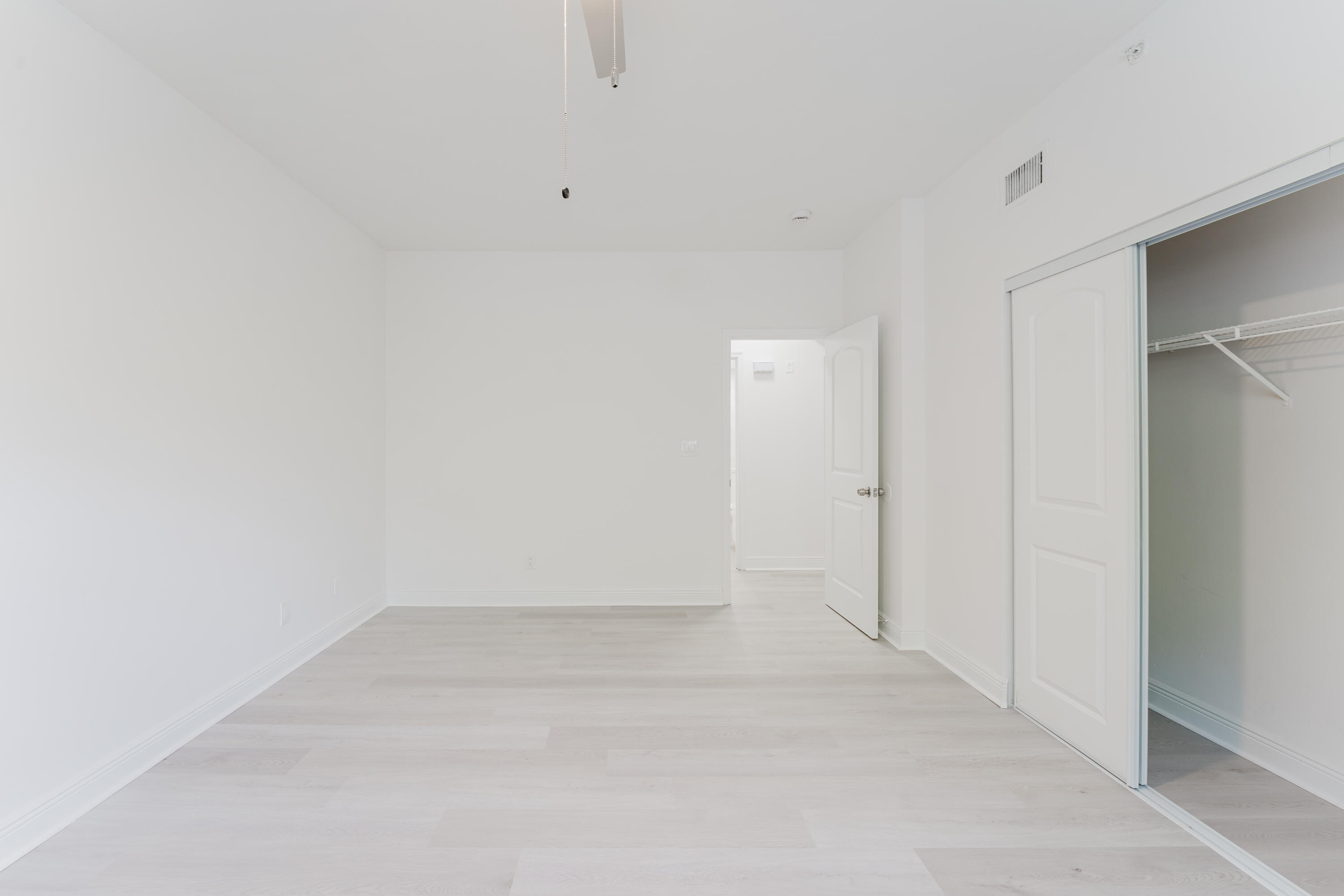 ESTADA OF LOS PASEOS - Residential Lease