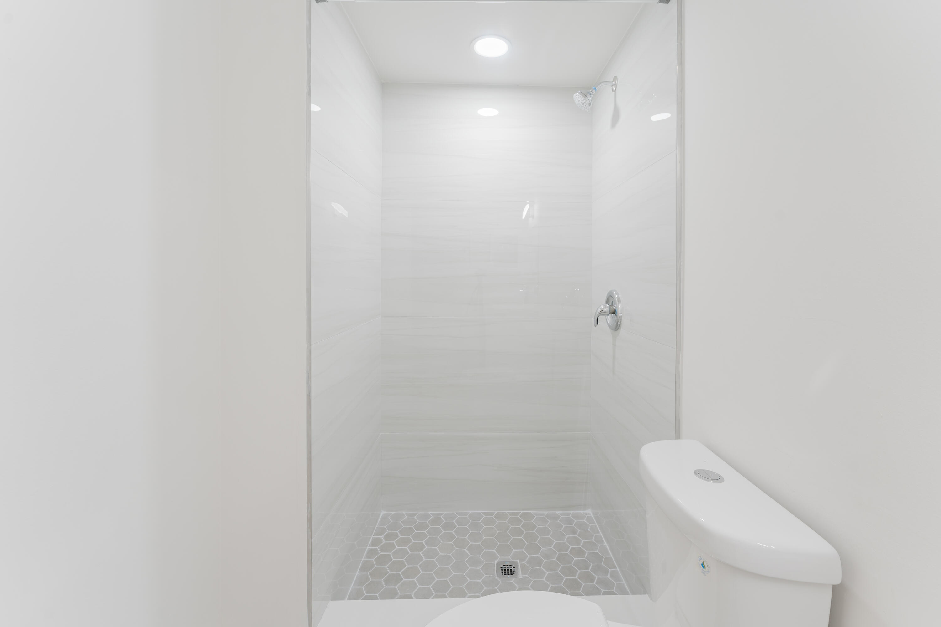 ESTADA OF LOS PASEOS - Residential Lease