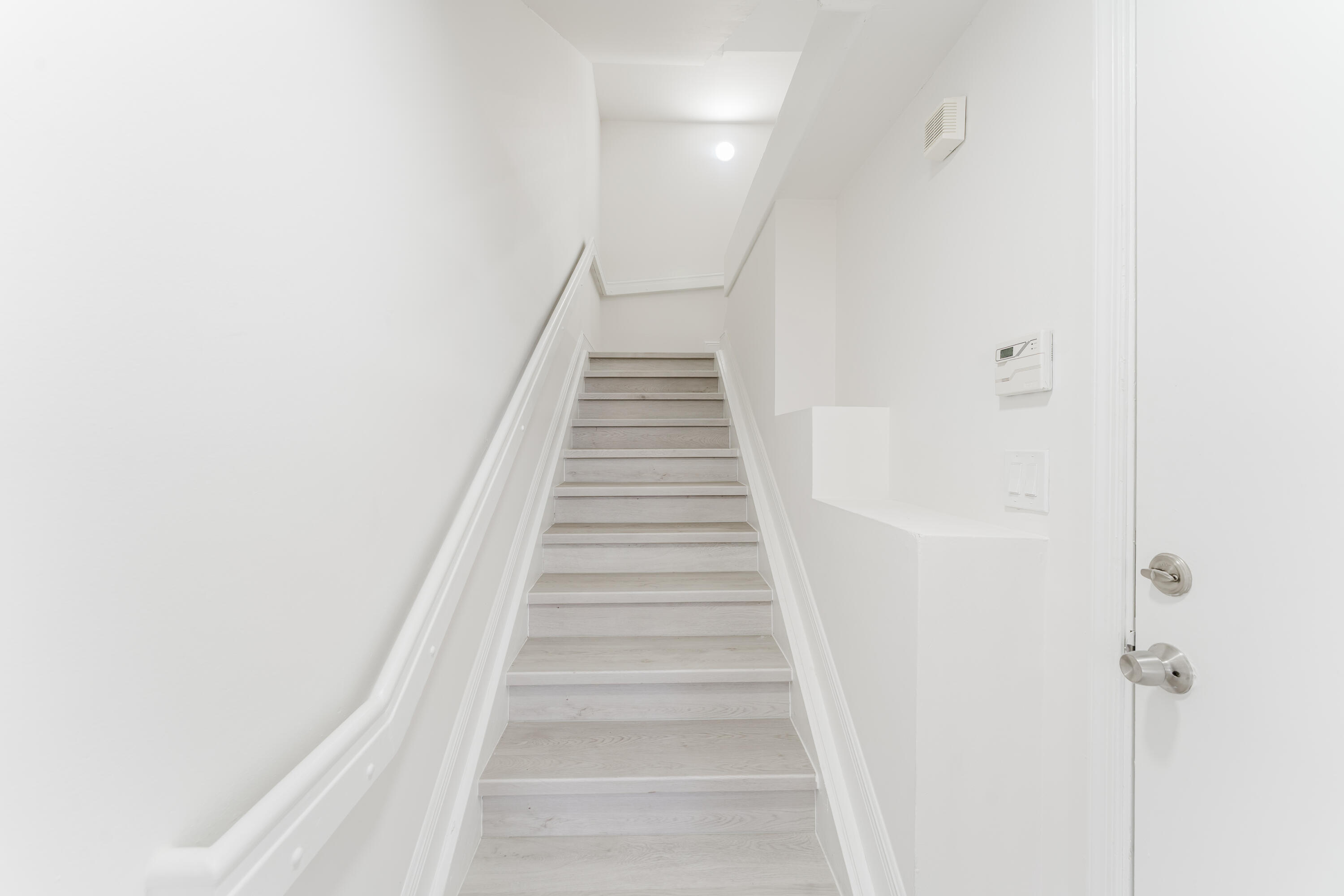 ESTADA OF LOS PASEOS - Residential Lease