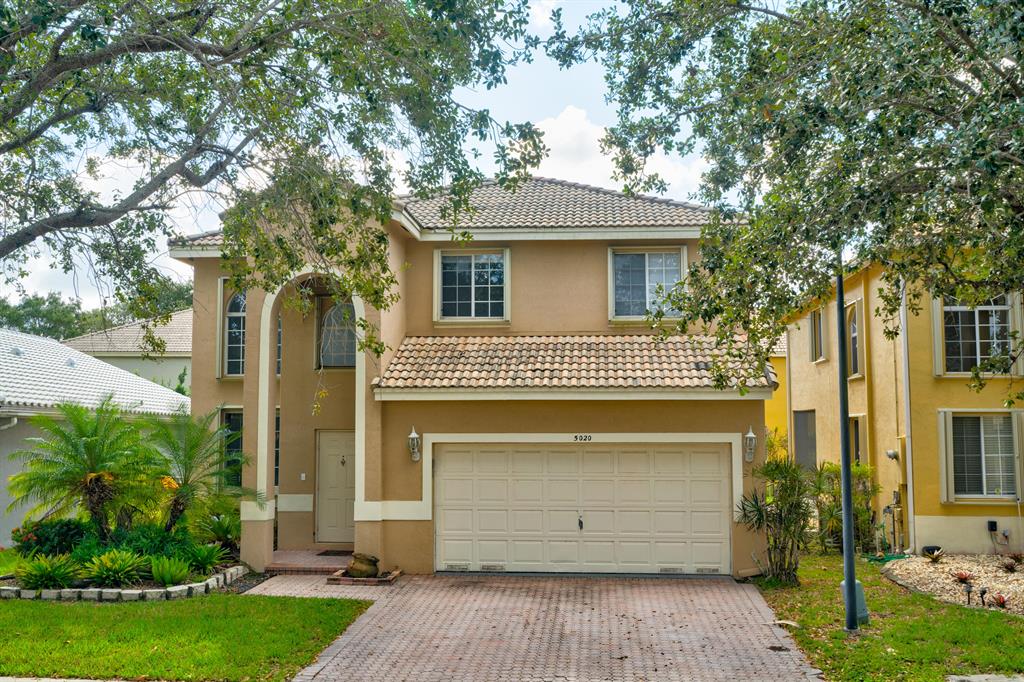 BEING FRESHLY PAINTED, NEURTAL COLORS, 4 Bedrooms / 2.5 Bathrooms Single Family 2 Story House in Regency Lakes 24 HR GUARD GATED. FENCED BACKYARD-HURRIANCE SHUTTERS,-MULTIPLE TENNIS COURTS, BASKETBALL COURTS, VOLLEYBALL COURTS, COMMUNITY POOLS, LAKES, EXCELLENT SCHOOL DISTRICT.CABLE, WIFI & LAWN CARE INCLUDED-MIN 650 CREDIT SCORE PER HOA