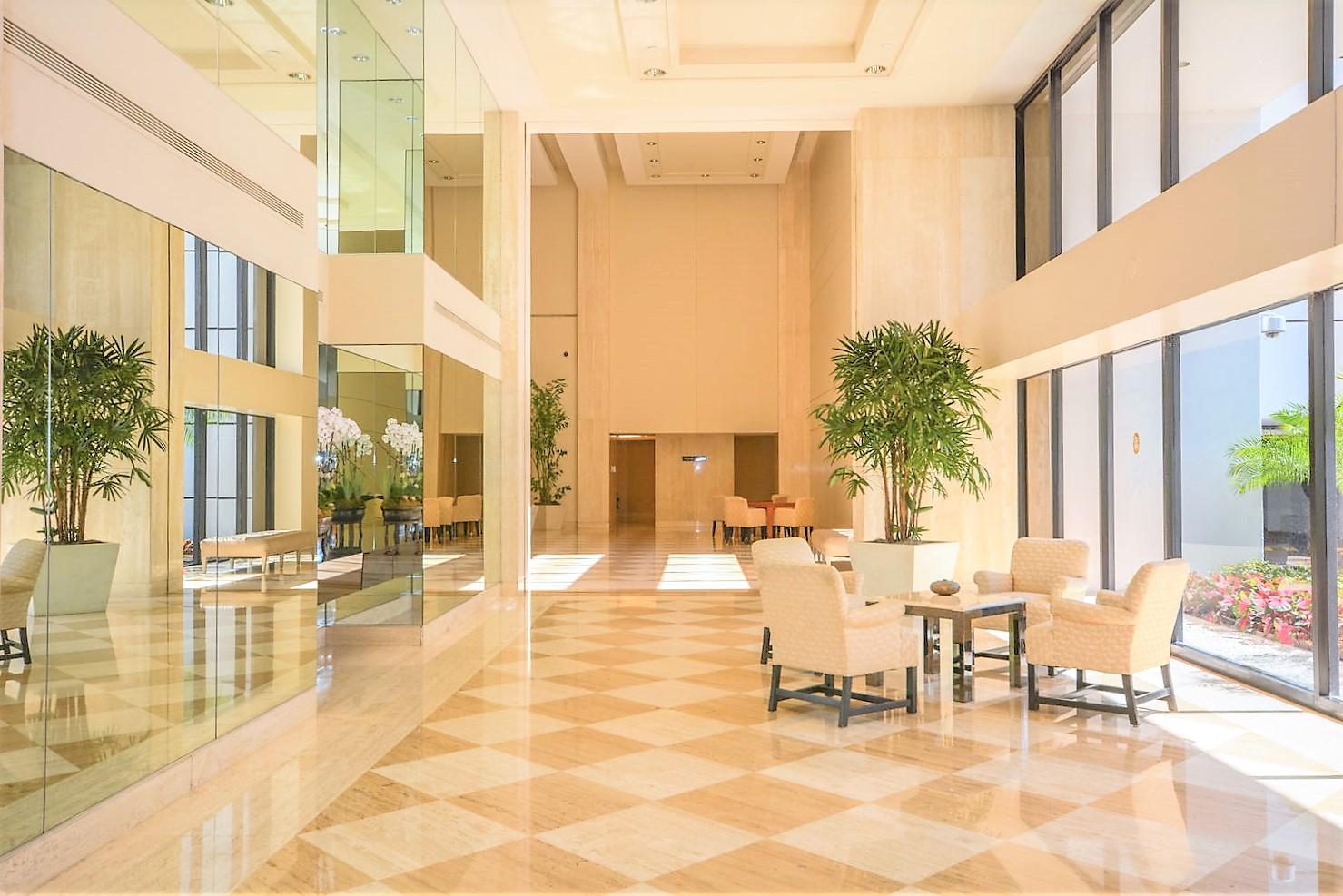 TRUMP PLAZA OF THE PALM B - Residential