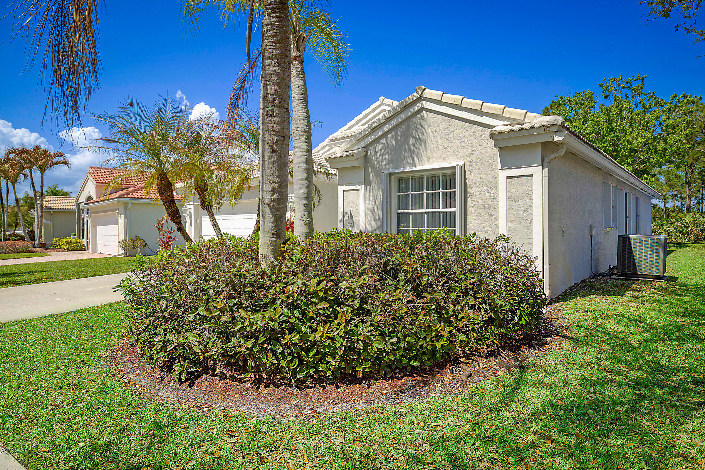 7008 SE Twin Oaks Circle