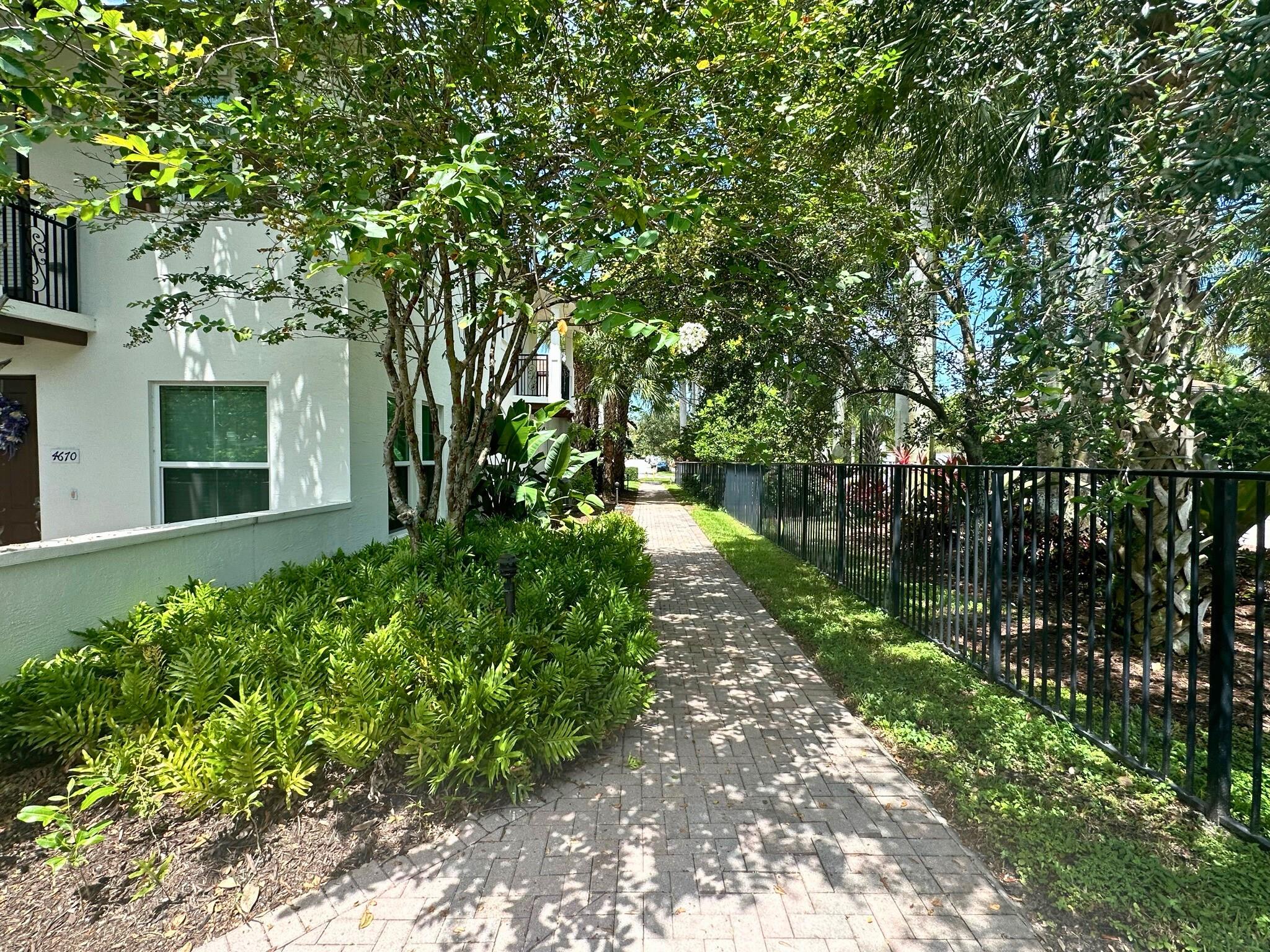 Paloma Lakes - Residential