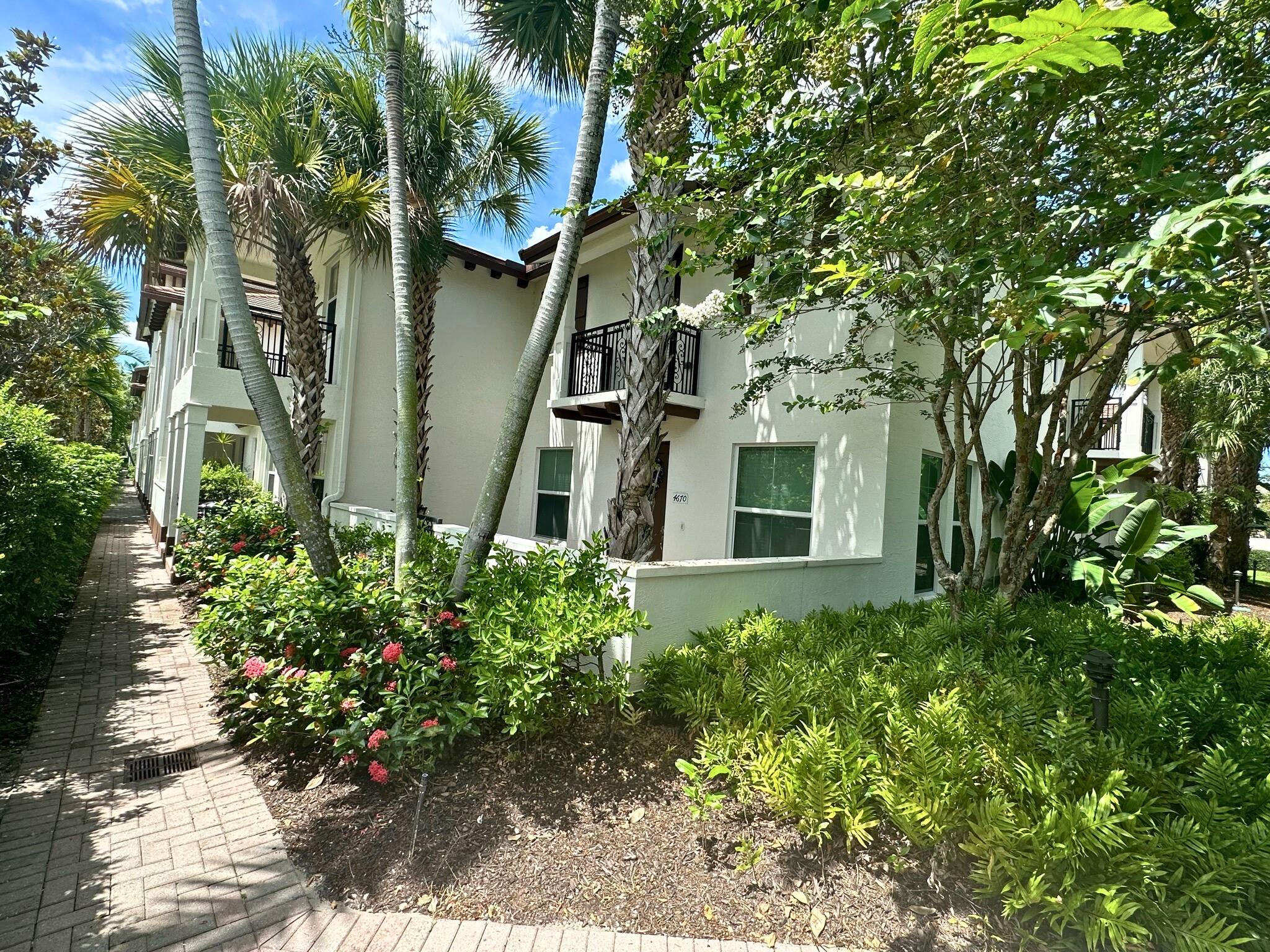 Paloma Lakes - Residential