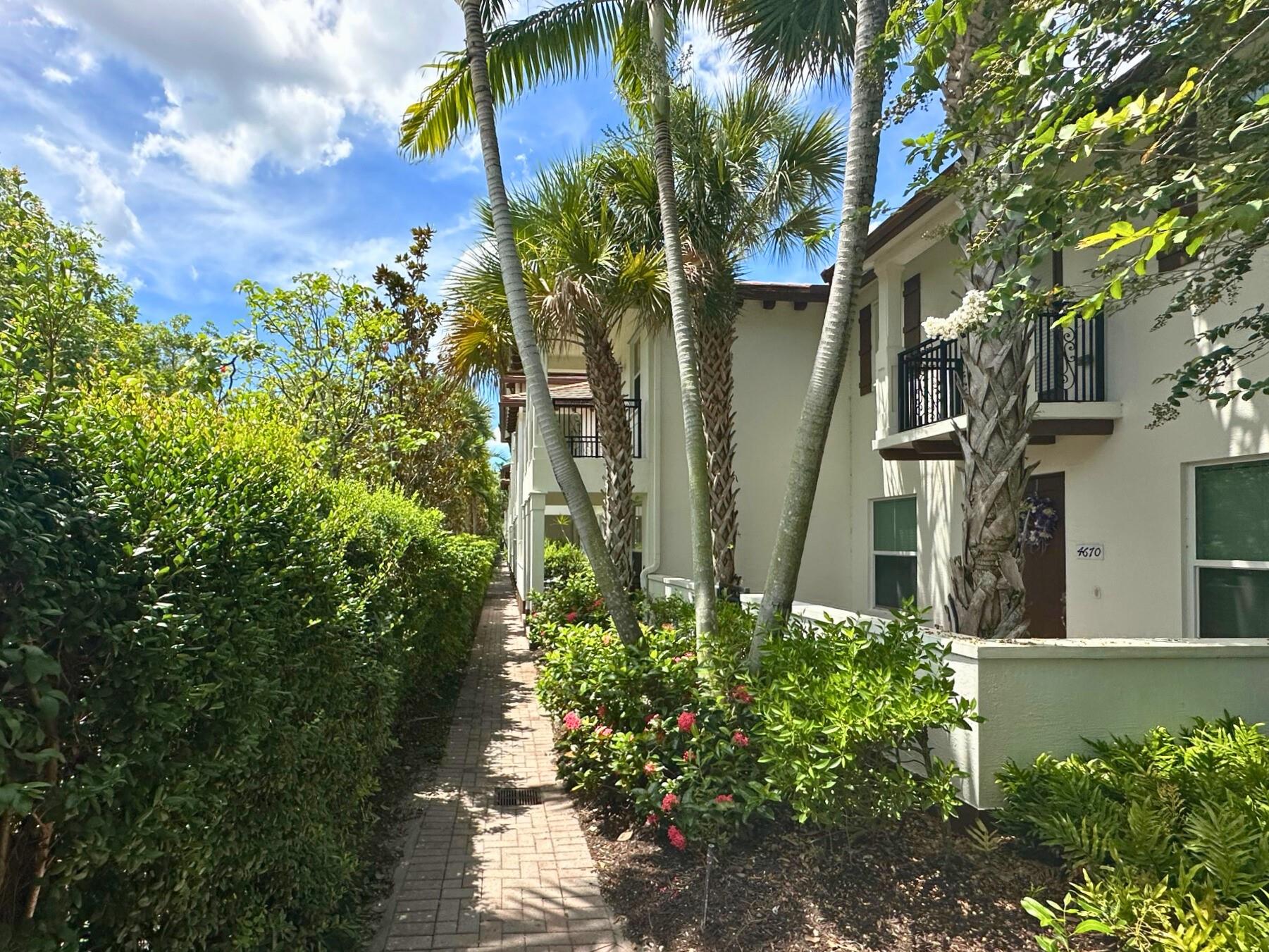 Paloma Lakes - Residential