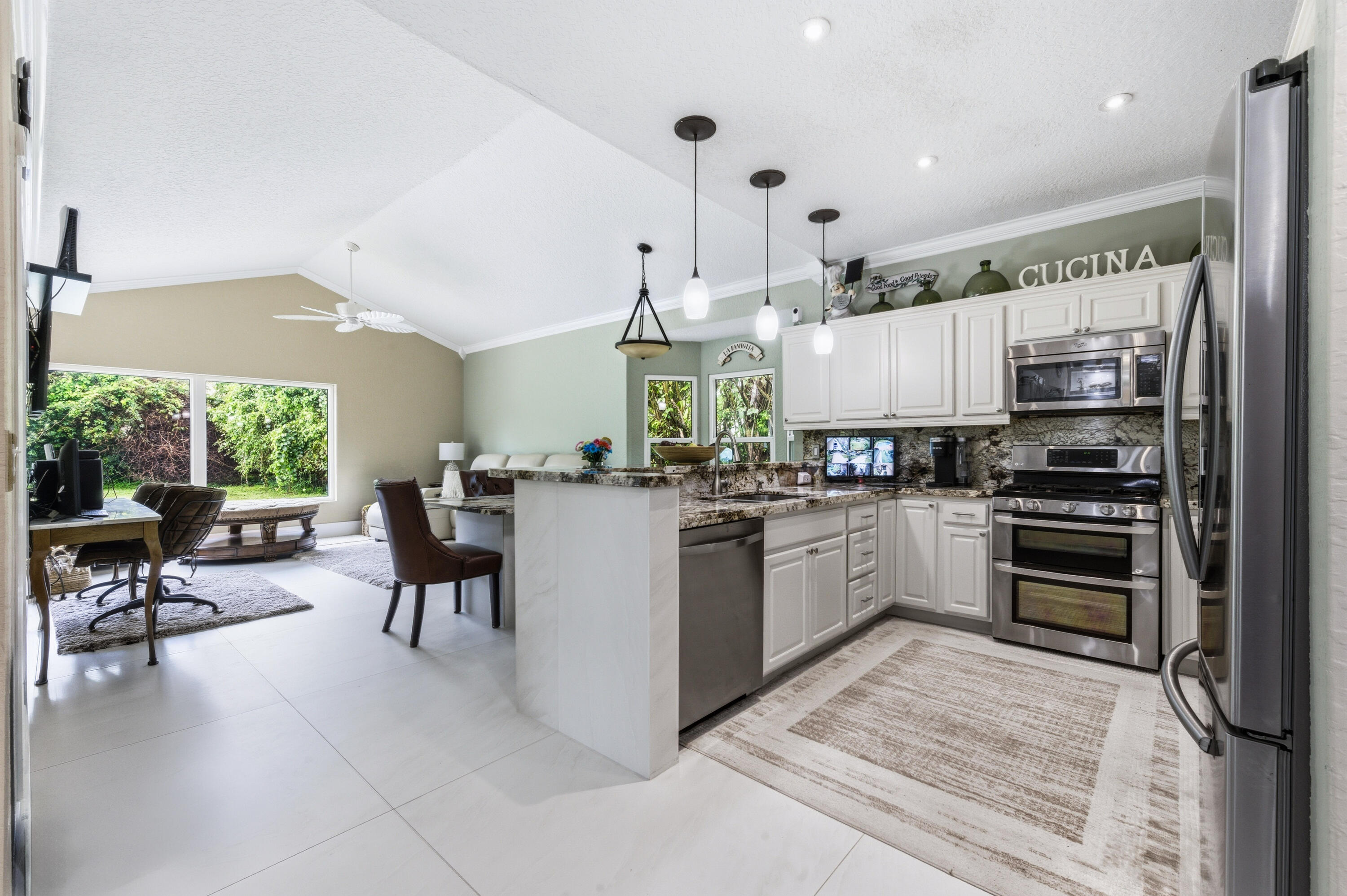 10114 Hunt Club Lane