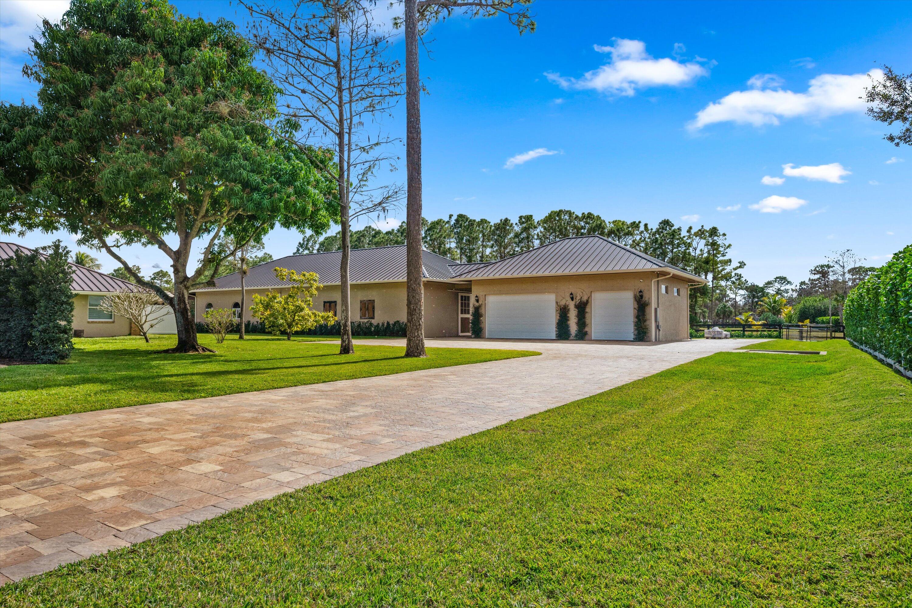 PADDOCK PARK 2 OF WELLINGTON - Residential